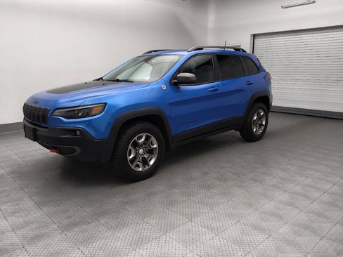 Used 2019 Jeep Cherokee Trailhawk w/ Cold Weather Group AWD/4WD image 2