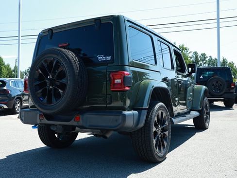 Used 2022 Jeep Wrangler Unlimited Sahara w/ Cold Weather Group AWD/4WD image 6