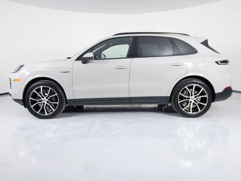 Certified 2026 Porsche Cayenne E-Hybrid AWD/4WD image 48