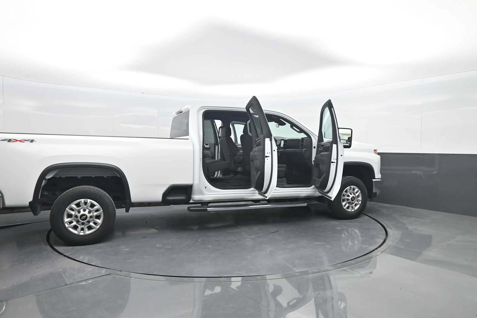 Used 2025 Chevrolet Silverado 2500 LT w/ Convenience Package AWD/4WD image 52