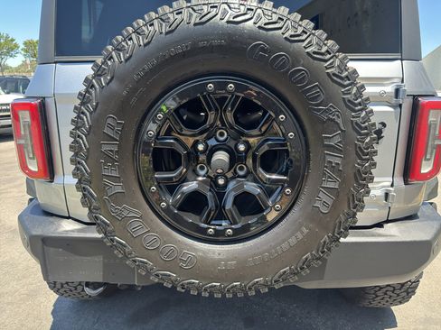 Used 2022 Ford Bronco Wildtrak image 28