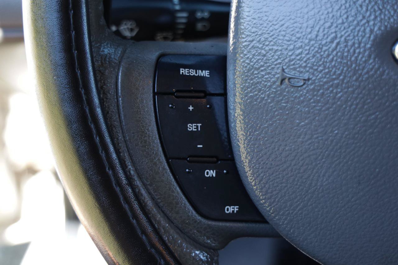Used 2005 Ford Crown Victoria LX RWD image 25
