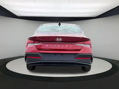New 2024 Hyundai Elantra SEL image 7