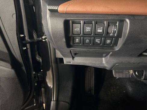 Used 2024 Subaru Forester Touring AWD/4WD image 39