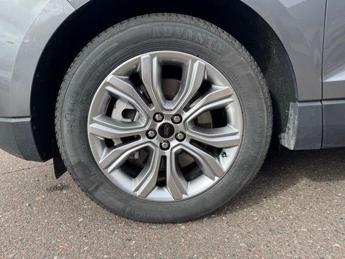 Used 2024 Ford Edge Titanium image 33