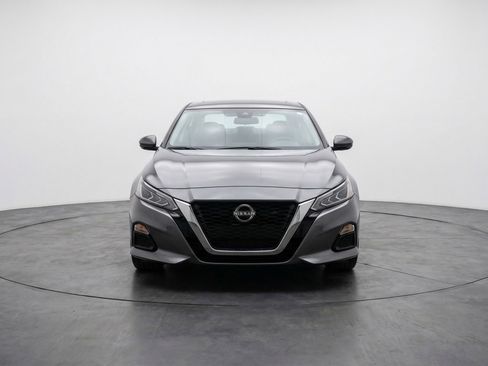 Used 2025 Nissan Altima 2.5 SV image 2