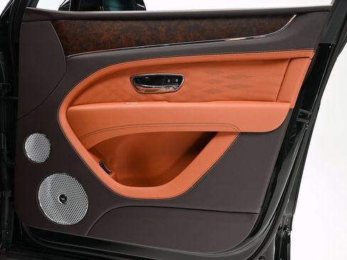 Certified 2025 Bentley Bentayga Extended Wheelbase image 32