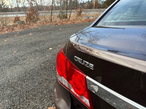 Used 2015 Chevrolet Cruze LT image 12