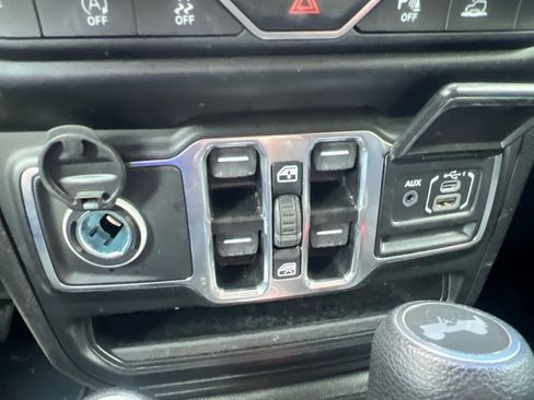Used 2021 Jeep Wrangler Unlimited Sport AWD/4WD image 30