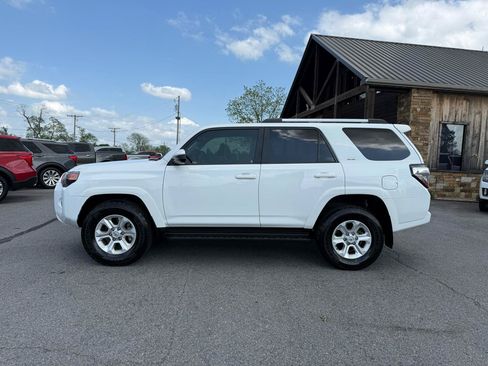 Used 2024 Toyota 4Runner SR5 AWD/4WD image 3
