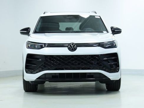 New 2026 Volkswagen Tiguan SE R-Line FWD image 2