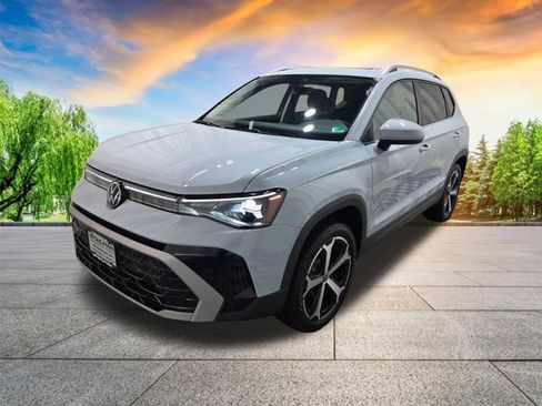Used 2025 Volkswagen Taos SEL image 8
