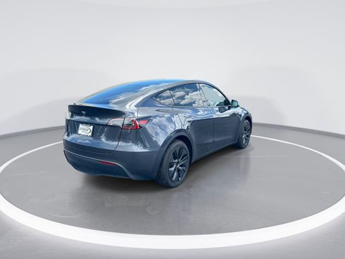 Used 2025 Tesla Model Y Long Range RWD image 9