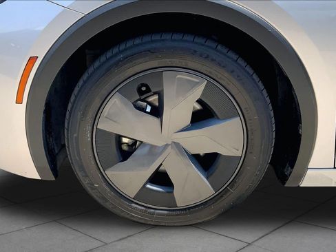 Used 2024 Toyota Prius LE FWD image 10
