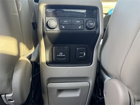 Certified 2017 GMC Acadia Denali w/ Technology Package image 22