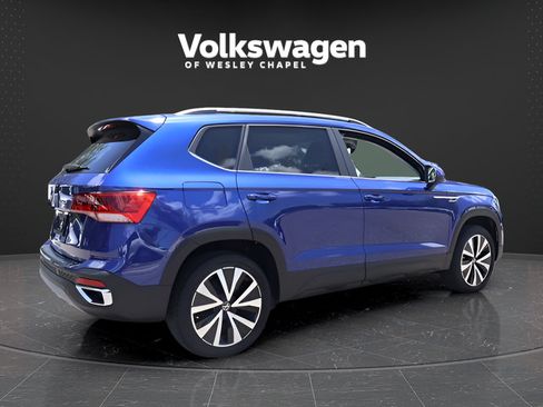 Certified 2023 Volkswagen Taos SE FWD image 8