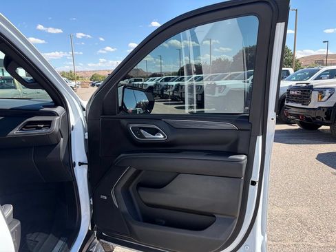 Used 2024 GMC Yukon SLT w/ SLT Premium Package AWD/4WD image 36