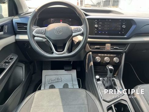 Used 2023 Volkswagen Taos SE w/ Panoramic Sunroof Package FWD image 29