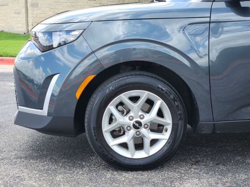 Used 2025 Kia Soul LX w/ LX Technology Package FWD image 8