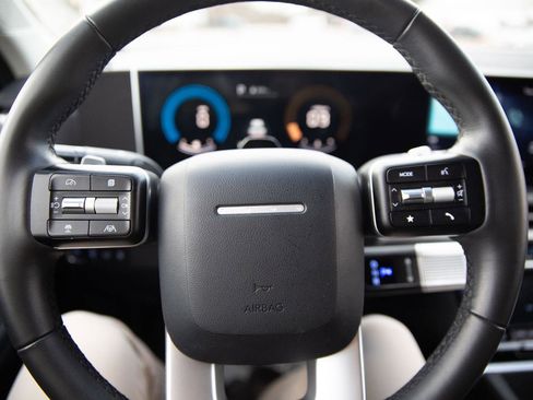 Used 2025 Hyundai Santa Fe SEL image 11