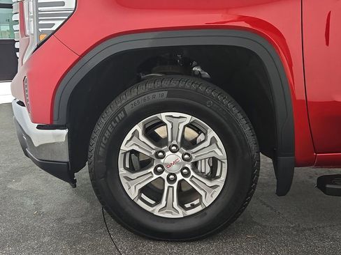 Used 2025 GMC Sierra 1500 SLT w/ SLT Convenience Package AWD/4WD image 39