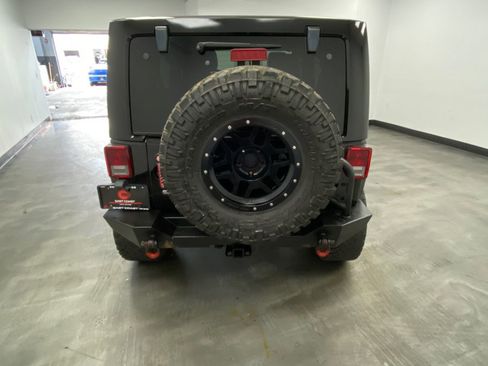 Used 2016 Jeep Wrangler Unlimited Rubicon w/ Connectivity Group AWD/4WD image 5