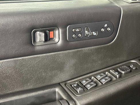 Used 2005 HUMMER H2 w/ Preferred Equipment Group image 10