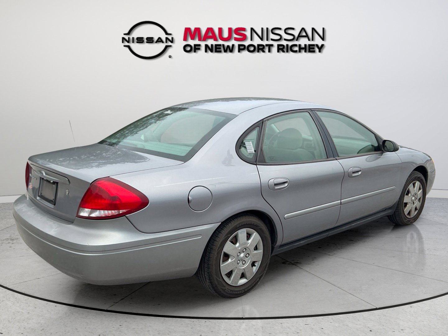 Used 2007 Ford Taurus SE FWD image 8