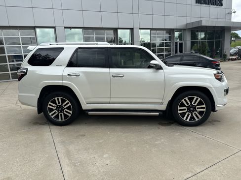 Used 2018 Toyota 4Runner Limited AWD/4WD image 10