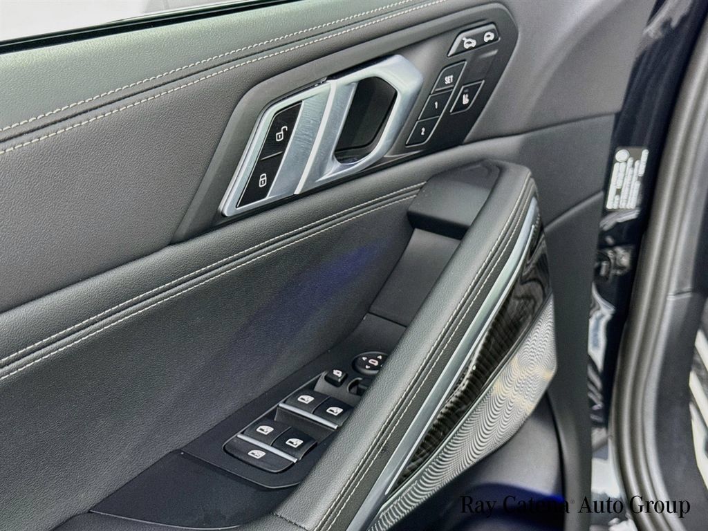 Used 2025 BMW X6 M60i AWD/4WD image 18