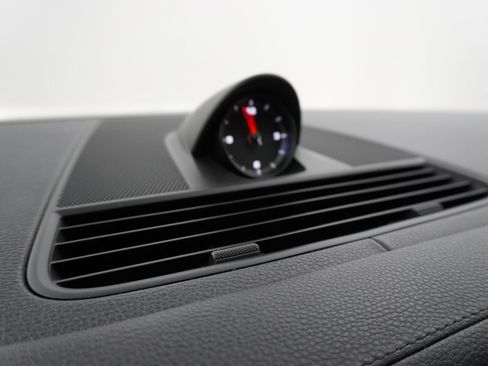 Used 2022 Porsche Panamera 4 w/ Premium Package image 25