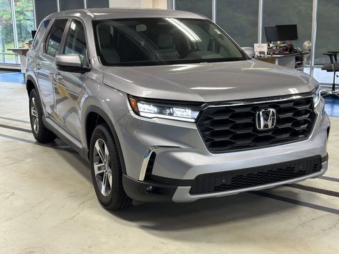 New 2025 Honda Pilot EX-L image 3