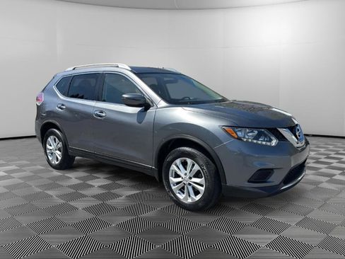 Used 2016 Nissan Rogue SV image 2