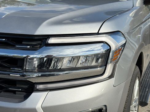 Used 2024 Ford Expedition Limited image 9