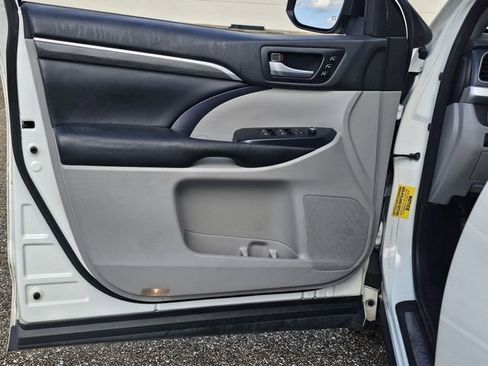 Used 2018 Toyota Highlander Limited Platinum image 14