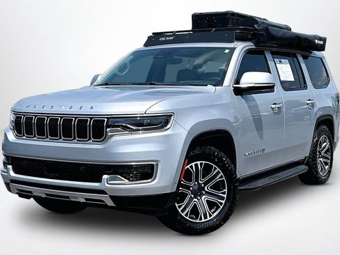 Used 2022 Jeep Wagoneer Series III w/ Flexible Seating Group RWD image 3