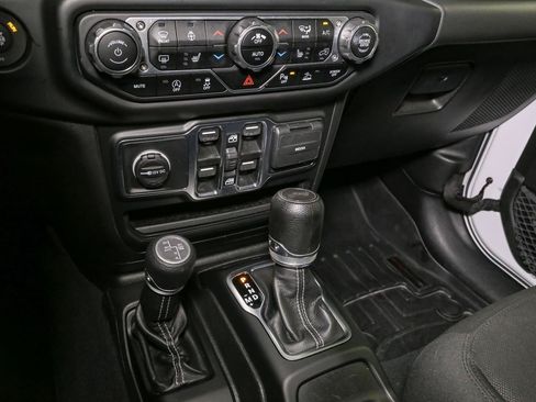 Used 2022 Jeep Wrangler Unlimited Sahara w/ LED Lighting Group AWD/4WD image 37