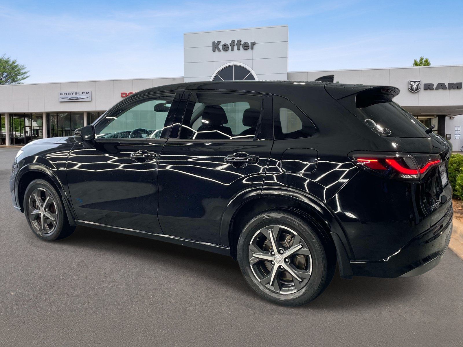 Used 2024 Honda HR-V EX-L image 4