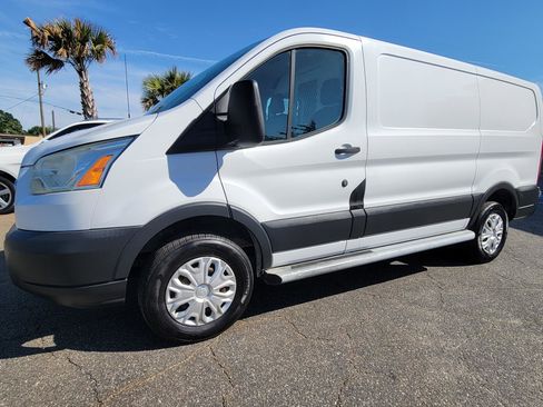 Used 2015 Ford Transit 250 130 Low Roof w/ Exterior Upgrade Package RWD image 7