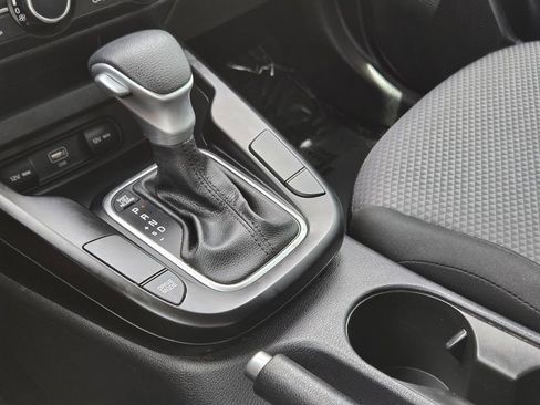 Used 2023 Kia Soul LX FWD image 9