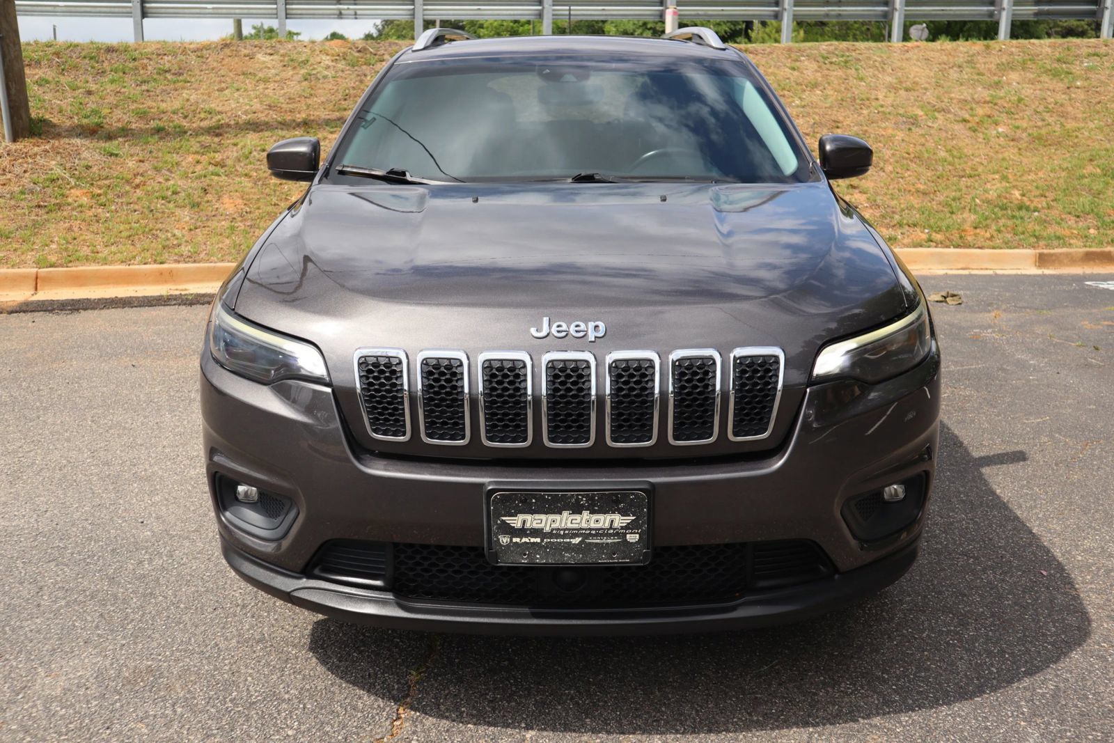 Used 2021 Jeep Cherokee Latitude Lux w/ Sun & Sound Group FWD image 2