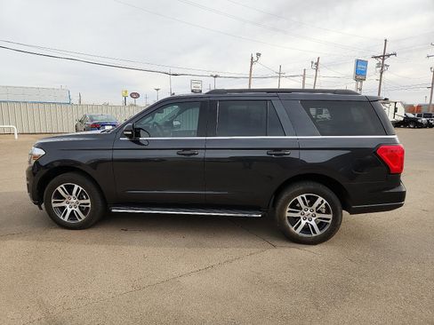 Used 2023 Ford Expedition XLT image 2