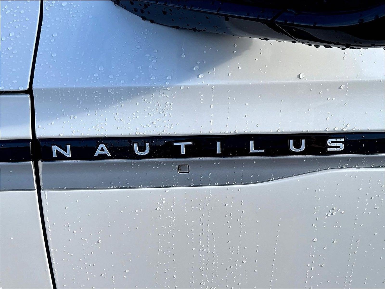 Used 2024 Lincoln Nautilus Premier AWD/4WD image 25