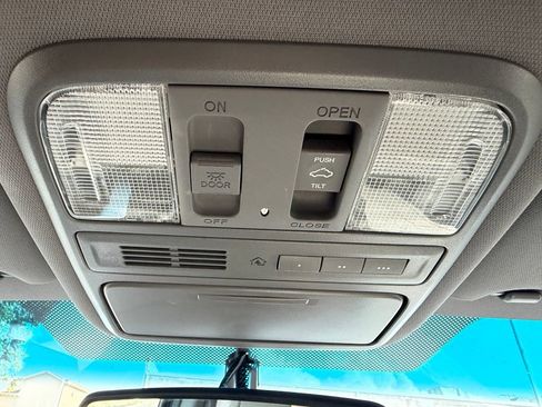 Used 2012 Honda Pilot Touring image 23