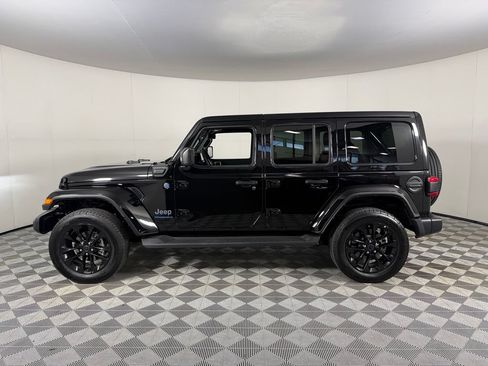 Certified 2025 Jeep Wrangler Unlimited Sahara AWD/4WD image 3