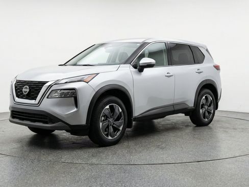 Used 2025 Nissan Rogue SV FWD image 3