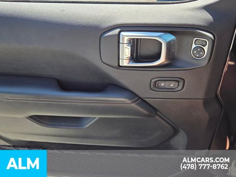 Used 2025 Jeep Wrangler Unlimited Sahara AWD/4WD image 28
