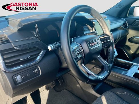 Used 2025 GMC Acadia Elevation image 11