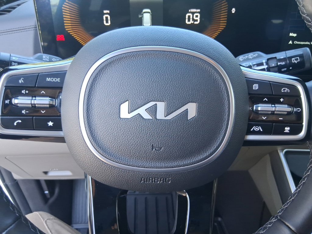 Certified 2026 Kia Carnival FWD image 13