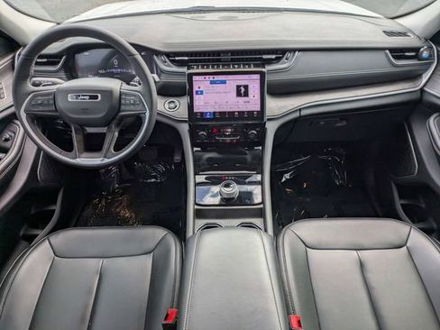 Used 2024 Jeep Grand Cherokee Limited image 16